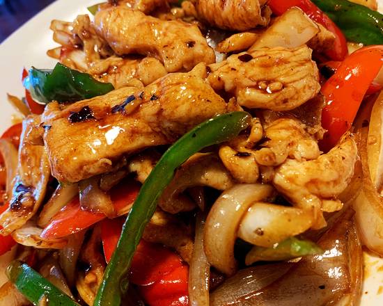 37. 豉椒鷄片 Poulet au piment vert et oignon avec sauce fèves noires Chicken with Green Pepper and Onion in Black Bean Sauce